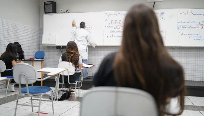 Alunos do Ensino Médio podem receber bolsa a partir de março